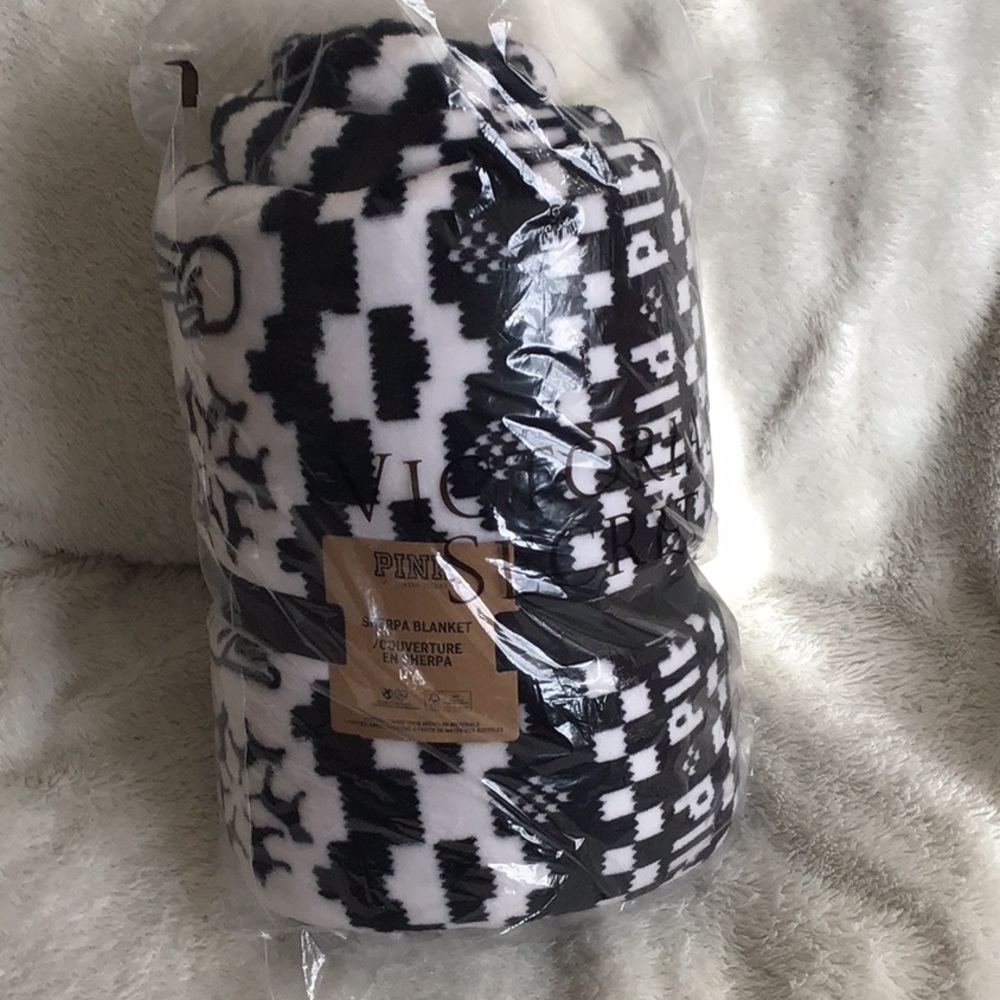 New PINK Victoria’s Secret Fair Isle Blanket Sherpa